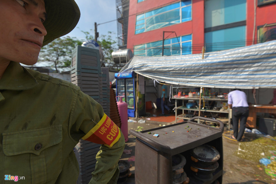 Hà Nội cưỡng chế phá dỡ công trình vi phạm tại mương Nghĩa Đô Hà Nội cưỡng chế phá dỡ công trình vi phạm tại mương Nghĩa Đô